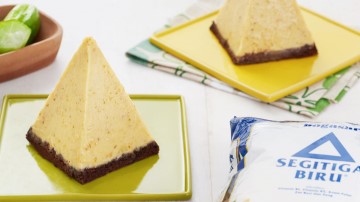  Cake Pyramid